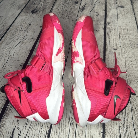 Nike LeBron Zoom Soldier 9 Think Pink Men’s Size 10 1/2 Basketball Sneakers - Picture 7 of 15